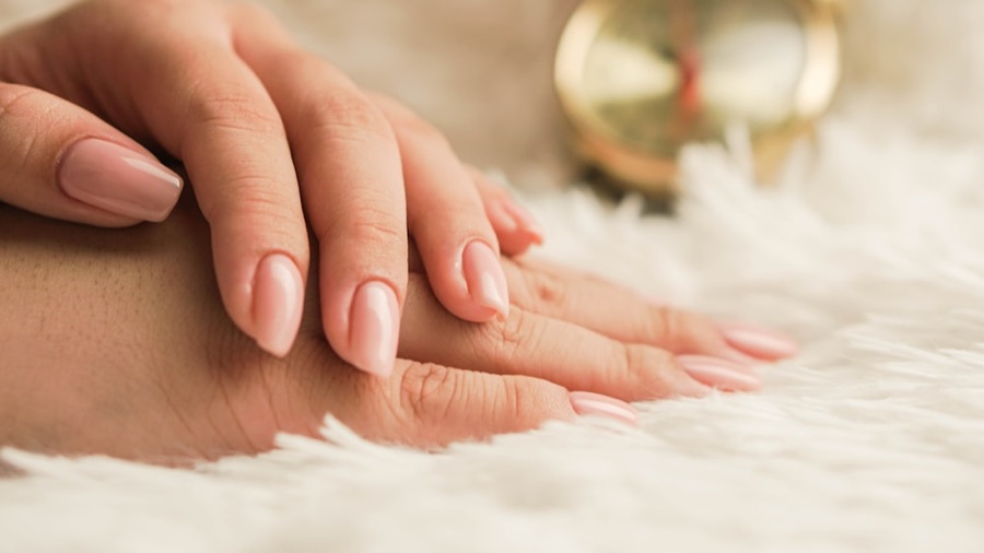 nude ombre nail art